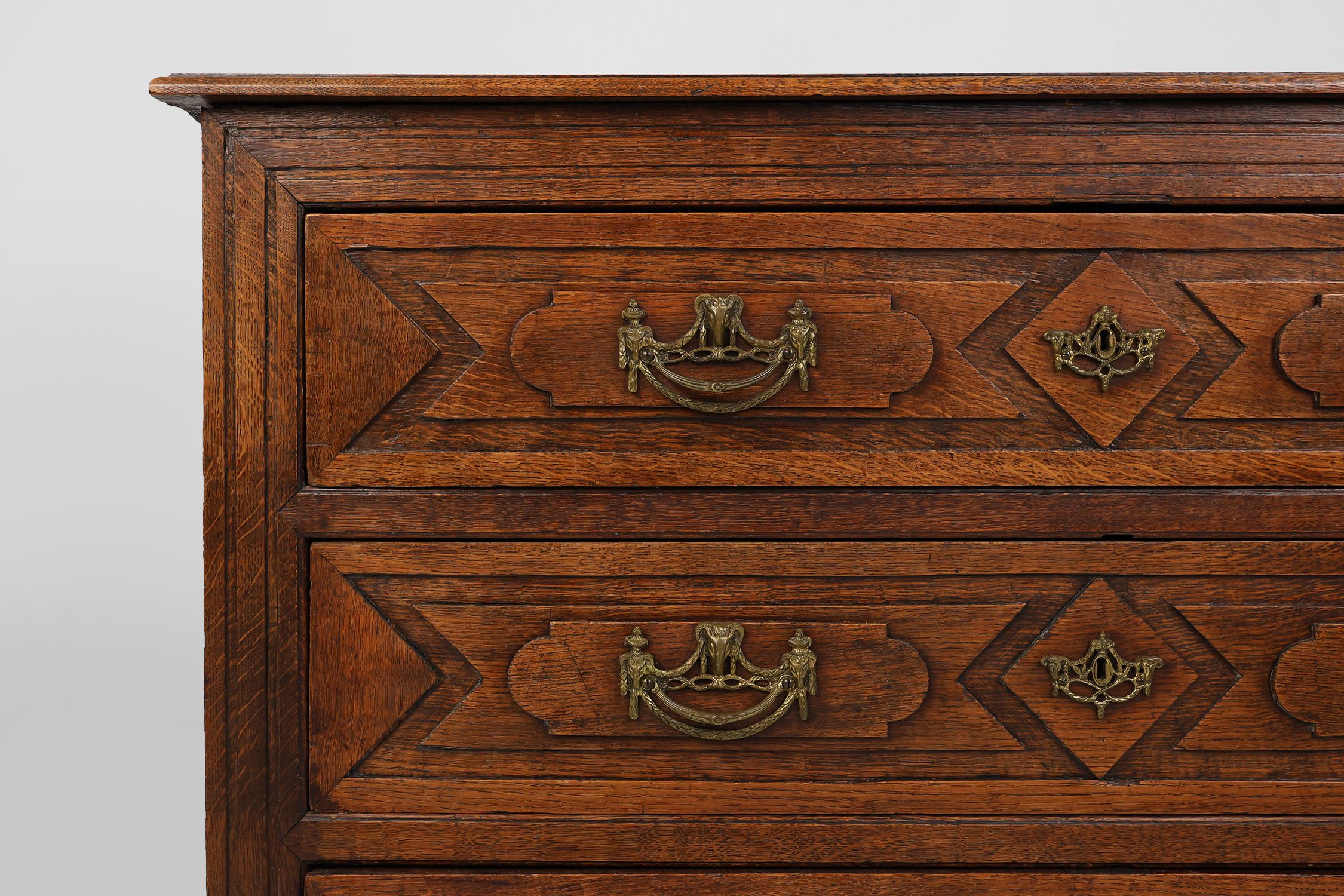 Antique hand crafted en carved chest of drawers in oak, ca. 1800 thumbnail